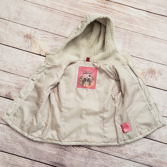 Quilted Vest with Sherpa Lined Hood Medium - Picture 3 of 8